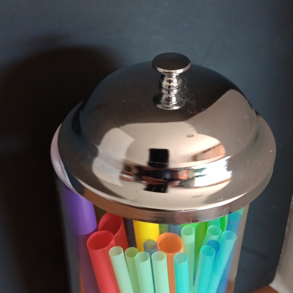 Straw Container - Picture 2 of 2